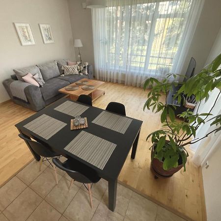 Cozy Home Apartment Kaivas, Free Parking, Self Check-In Riga Luaran gambar