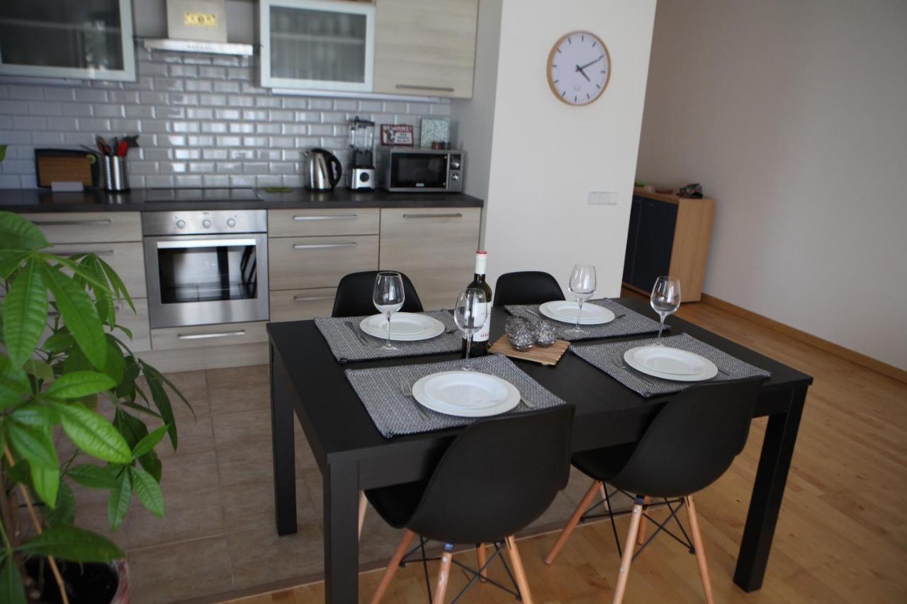 Cozy Home Apartment Kaivas, Free Parking, Self Check-In Riga Luaran gambar