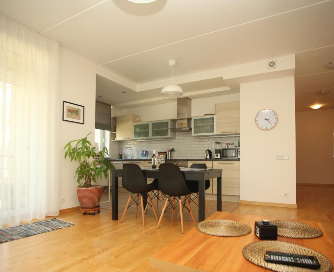 Cozy Home Apartment Kaivas, Free Parking, Self Check-In Riga Luaran gambar